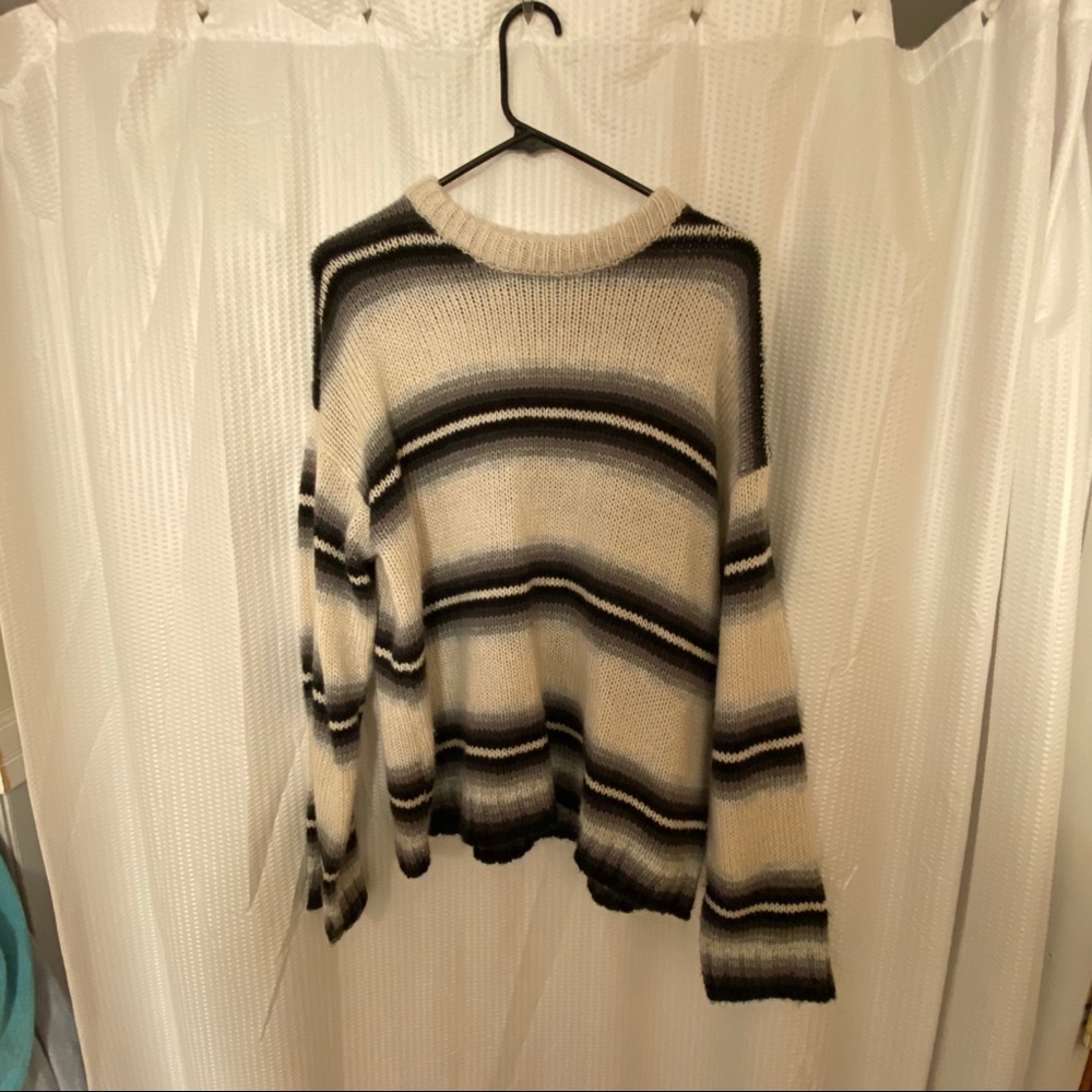 URBAN OUTFITTERS Sweater